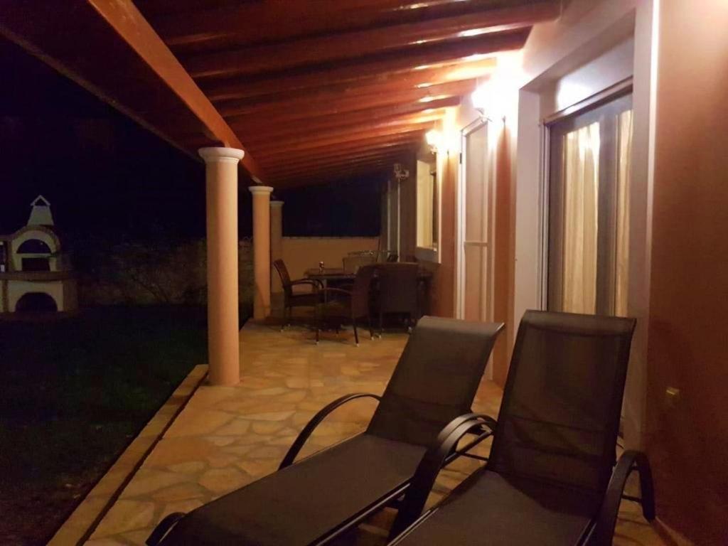 Spiti Ute Villa Makrádes Eksteriør billede